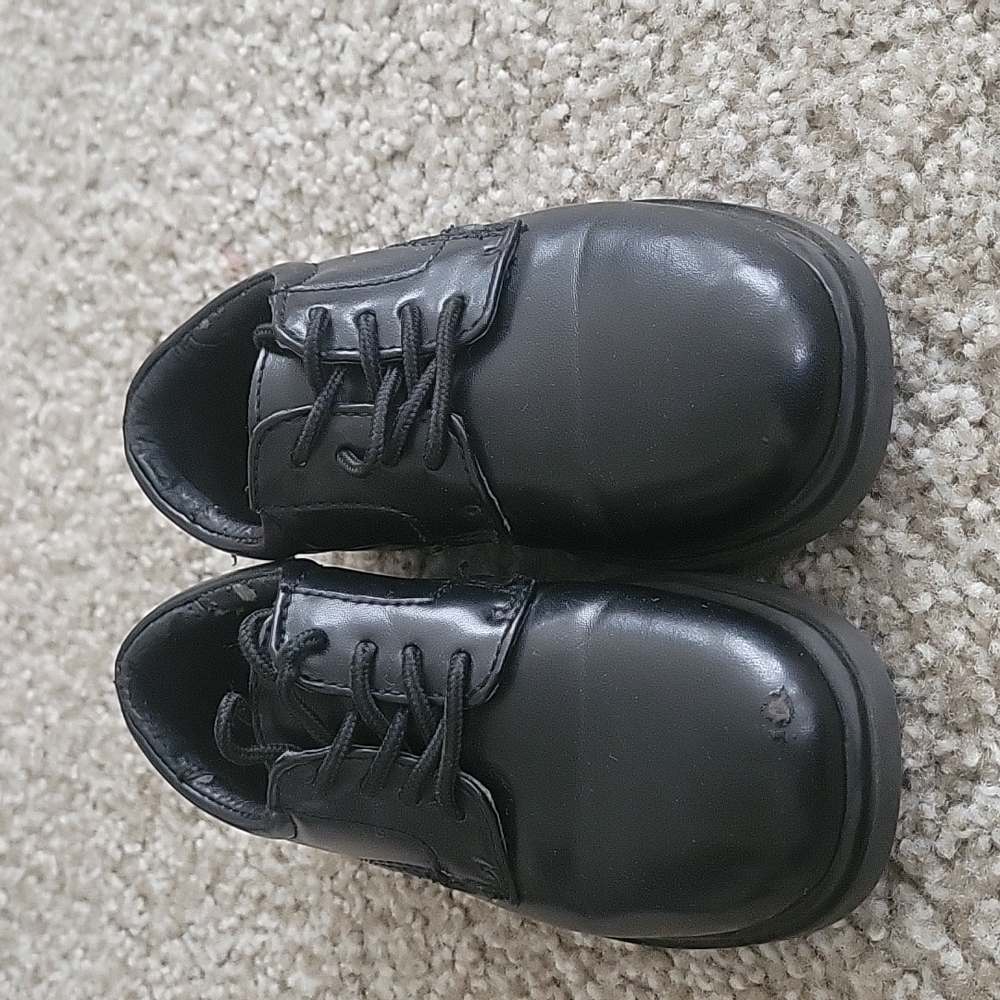 Black dress shoes